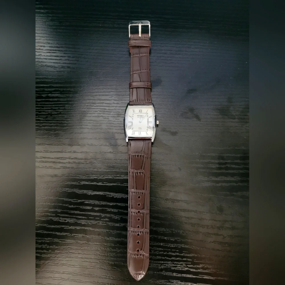 Mint Condition - Men's Slim Seiko Tank Barrel Wrist Watch 33mm‎ Leather